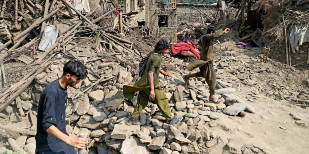 Terremoto en Afganistán deja más de mil 400 muertos y 3 mil heridos